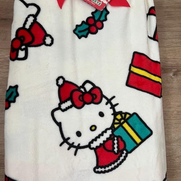 Hello Kitty Christmas present blanket - Picture 2 of 3